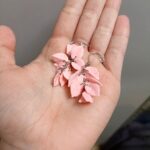 Серьги листики розовые грозди матовые