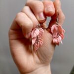 Серьги листики розовые грозди матовые