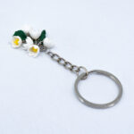 Брелок ландыши на цепочке с листиками (Бижутерия)