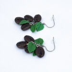 Серьги кофейные зёрна 4 шт грозди с зелёными листочками (Бижутерия)