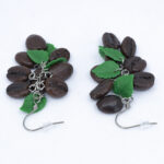 Серьги кофейные зёрна 8 шт грозди с зелёными листочками (Бижутерия)