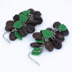 Серьги кофейные зёрна 12 шт грозди с зелёными листочками (Бижутерия)