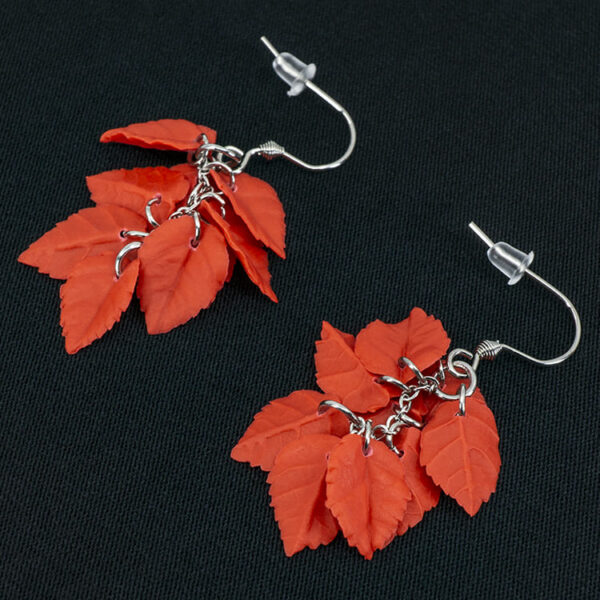 Серьги листики красные грозди матовые (Бижутерия)