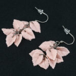 Серьги листики розовые грозди матовые (Бижутерия)