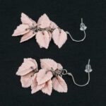 Серьги листики розовые грозди матовые (Бижутерия)