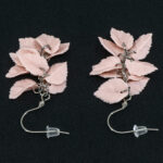 Серьги листики розовые грозди матовые (Бижутерия)