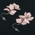 Серьги листики розовые грозди матовые (Бижутерия)