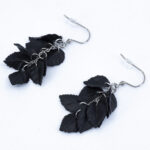 Серьги листики чёрные грозди матовые (Бижутерия)