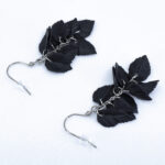 Серьги листики чёрные грозди матовые (Бижутерия)