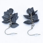 Серьги листики гематитовые грозди металлик (Бижутерия)