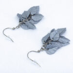 Серьги листики серебряные грозди металлик (Бижутерия)