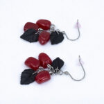 Серьги гранатовые зёрна 3 шт грозди с чёрными листочками (Бижутерия)