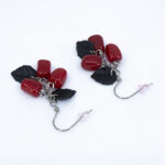 Серьги гранатовые зёрна 3 шт грозди с чёрными листочками (Бижутерия)