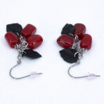 Серьги гранатовые зёрна 3 шт грозди с чёрными листочками (Бижутерия)