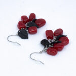 Серьги гранатовые зёрна 5 шт грозди с чёрными листочками (Бижутерия)