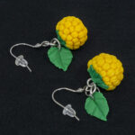 Серьги малинки жёлтые с зелёными листочками (Бижутерия)