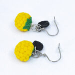 Серьги малинки жёлтые с чёрными листочками (Бижутерия)