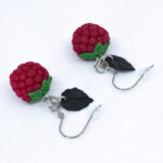 Серьги малинки красные с чёрными листочками (Бижутерия)