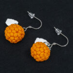 Серьги малинки оранжевые с белыми листочками (Бижутерия)