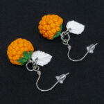 Серьги малинки оранжевые с белыми листочками (Бижутерия)