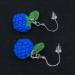 Серьги малинки синие с зелёными листочками (Бижутерия)