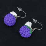 Серьги малинки фиолетовые с белыми листочками (Бижутерия)