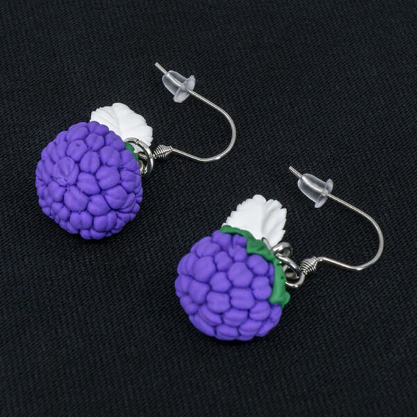 Серьги малинки фиолетовые с белыми листочками (Бижутерия)