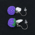 Серьги малинки фиолетовые с белыми листочками (Бижутерия)
