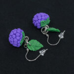 Серьги малинки фиолетовые с зелёными листочками (Бижутерия)