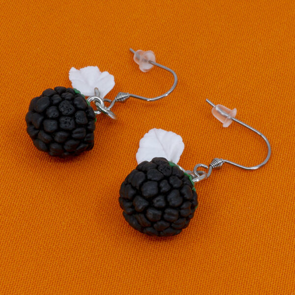 Серьги малинки чёрные с белыми листочками (Бижутерия)