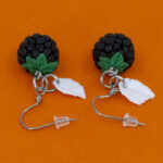 Серьги малинки чёрные с белыми листочками (Бижутерия)