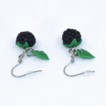 Серьги малинки чёрные с зелёными листочками (Бижутерия)
