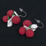 Серьги малинки красные 3 шт грозди с белыми листочками (Бижутерия)