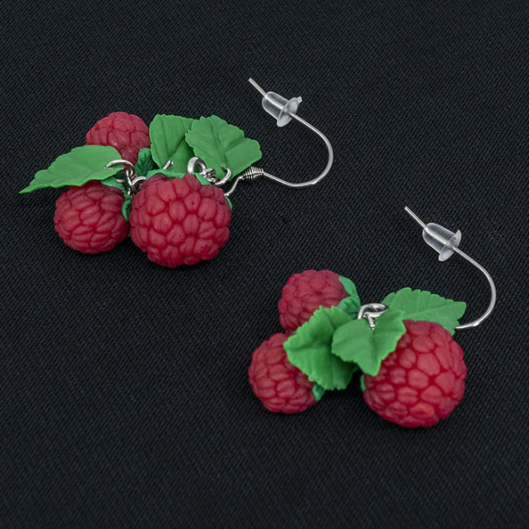 Серьги малинки красные 3 шт грозди с зелёными листочками