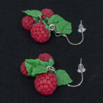 Серьги малинки красные 3 шт грозди с зелёными листочками