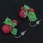 Серьги малинки красные 3 шт грозди с зелёными листочками