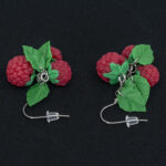 Серьги малинки красные 3 шт грозди с зелёными листочками