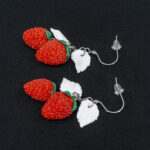 Серьги ягоды земляники 2 шт с белыми листочками (Бижутерия)