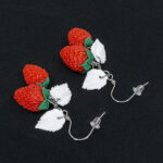 Серьги ягоды земляники 2 шт с белыми листочками (Бижутерия)