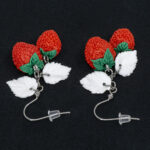 Серьги ягоды земляники 2 шт с белыми листочками (Бижутерия)