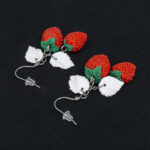 Серьги ягоды земляники 2 шт с белыми листочками (Бижутерия)