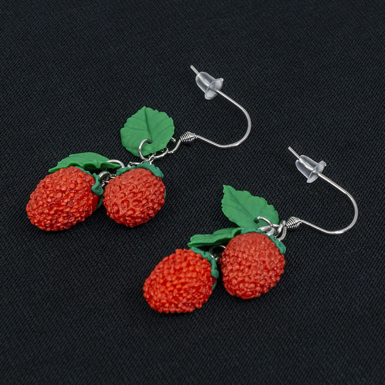 Серьги ягоды земляники 2 шт с зелёными листочками (Бижутерия)