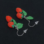 Серьги ягоды земляники 2 шт с зелёными листочками (Бижутерия)