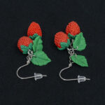 Серьги ягоды земляники 2 шт с зелёными листочками (Бижутерия)