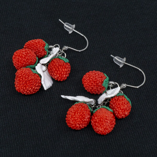 Серьги ягоды земляники 4 шт грозди с белыми листочками (Бижутерия)