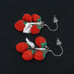Серьги ягоды земляники 4 шт грозди с белыми листочками (Бижутерия)