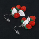 Серьги ягоды земляники 4 шт грозди с белыми листочками (Бижутерия)