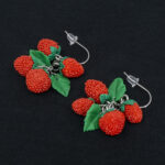 Серьги ягоды земляники 4 шт грозди с зелёными листочками (Бижутерия)