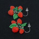 Серьги ягоды земляники 4 шт грозди с зелёными листочками (Бижутерия)