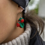 Серьги ягоды земляники 4 шт грозди с зелёными листочками (Бижутерия)